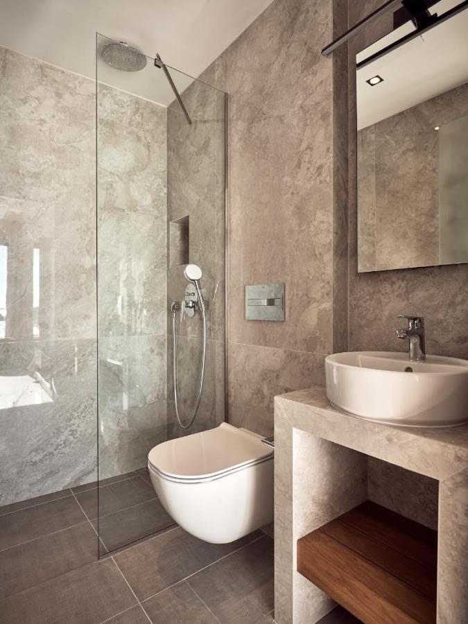 Villa Uparati - Hilltop Sea View Retreat Planos