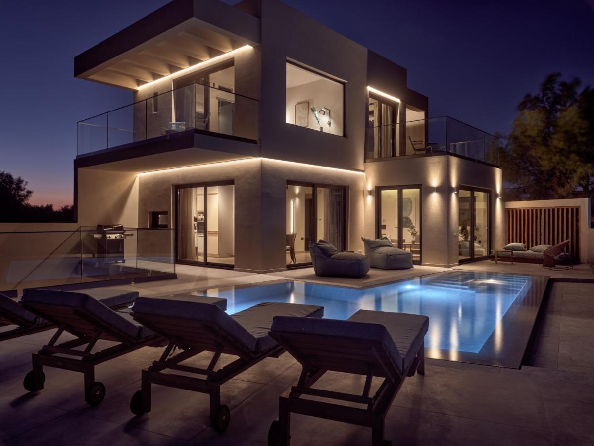 Uparati - Hilltop Sea View Retreat Planos