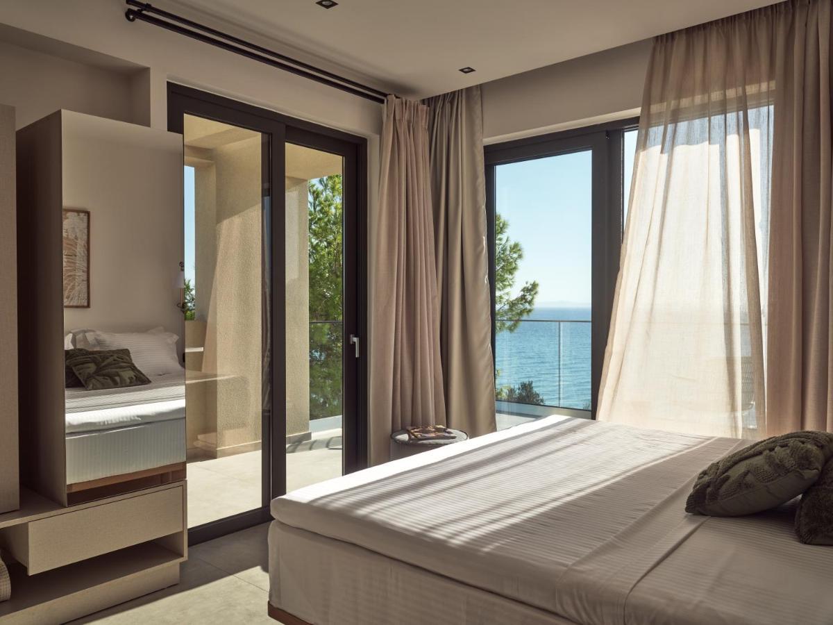 Villa Uparati - Hilltop Sea View Retreat Planos